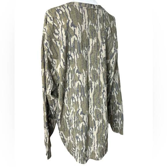 Carhartt + Bottomland Men's Green Camouflage long sleeve shirt - Picture 5 of 7